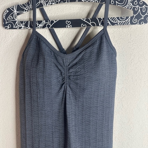 Athleta Tank Top Seamless Layering Cami Gray Built-In Bra Cross-Back SZ S 350769 - Picture 5 of 5